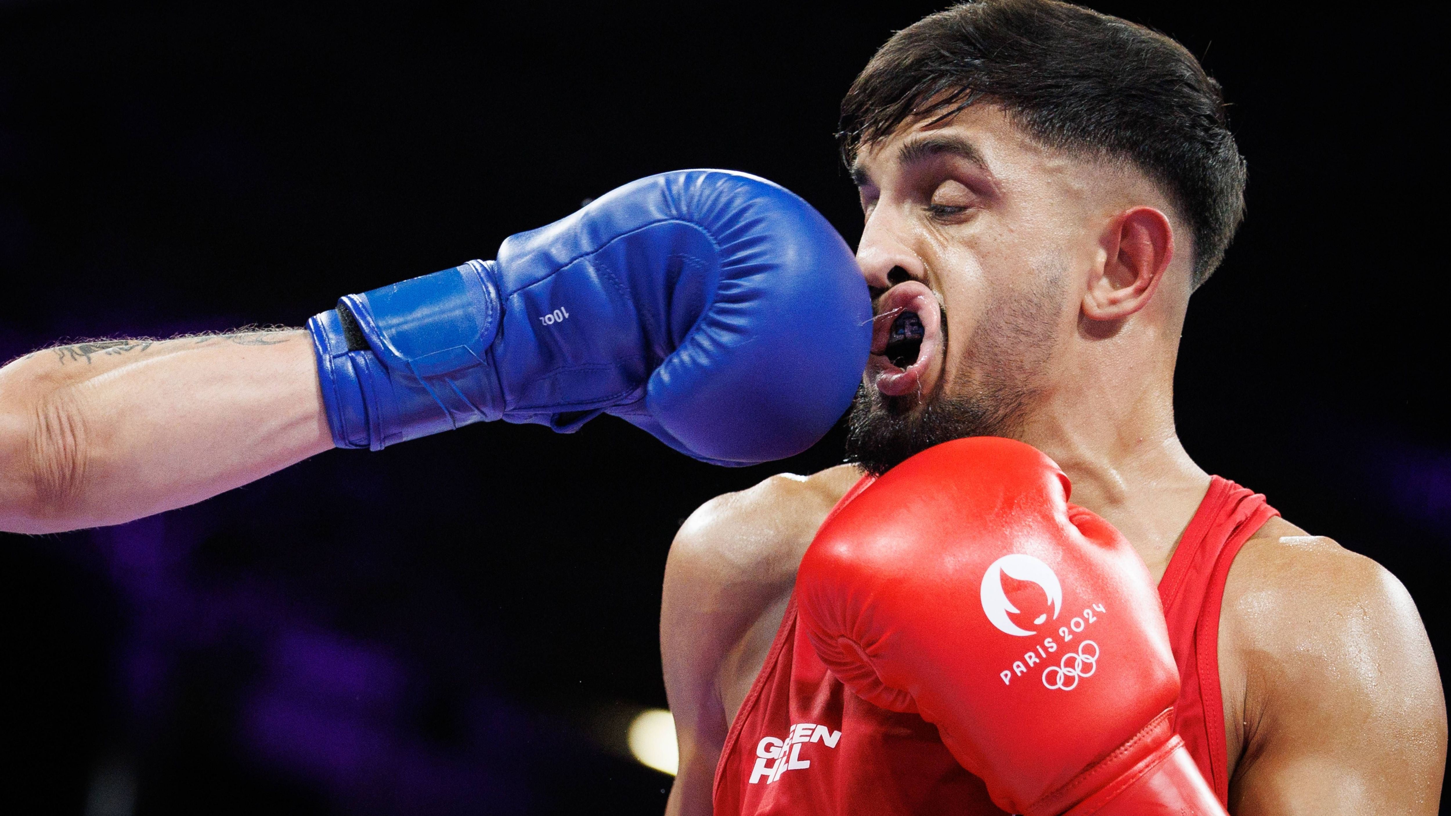 <strong>Olympia 2024: Die besten Bilder des fünften Tages</strong><br>Das tut beim Hinsehen weh: Der belgische Boxer Vasile Ustulroi, ähh, in Aktion. Aua.