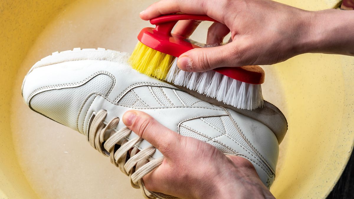 Mit diesen Hausmitteln kriegst du sneaker wieder weiß