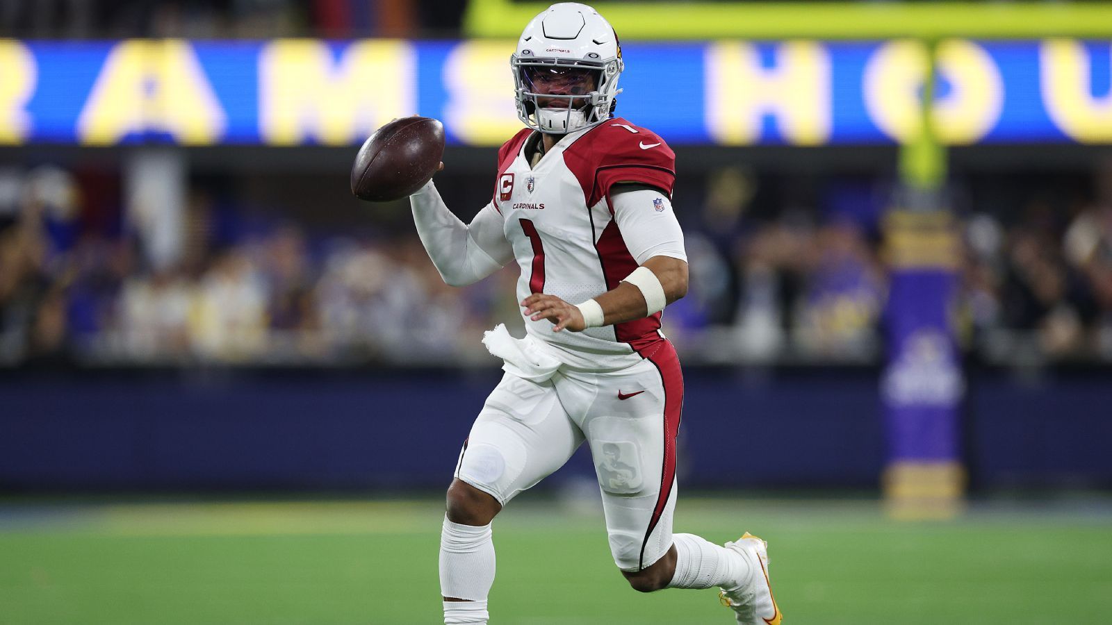 
                <strong>Kyler Murray (Arizona Cardinals)</strong><br>
                &#x2022; Position: Quarterback<br>&#x2022; Draft-Position 2019: 1<br>&#x2022; Garantiertes Gehalt 2023: 29.703.000 US-Dollar<br>
              