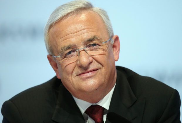 
                <strong>Martin Winterkorn</strong><br>
                Ebenfalls im Aufsichtsrat. Als Vorstandsvorsitzender von Volkswagen wäre der Aufsichtsratsvorsitz bei Bayern delikat. Schließlich engagiert sich Winterkorn auch intensiv beim Bundesliga-Konkurrenten VfL Wolfsburg.
              