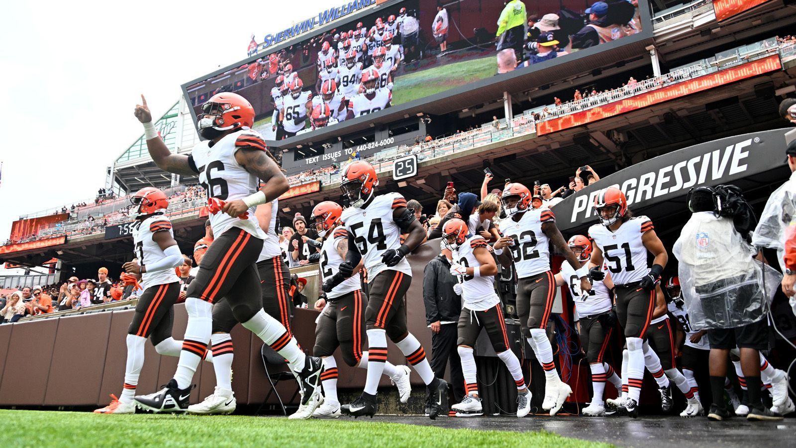 
                <strong>Cleveland Browns</strong><br>
                Quarterback (2): Jacoby Brissett, Joshua DobbsRunning Back (5): Nick Chubb, Demetric Felton, Jerome Ford, Kareem Hunt, D'Ernest JohnsonWide Receiver (5): David Bell, Amari Cooper, Donovan Peoples-Jones, Anthony Schwartz, Michael Woods IITight End (2): Harrison Bryant, David NjokuOffensive Line (10): Joel Bitonio, Jack Conklin, Michael Dunn, Drew Forbes, Hjalte Froholdt, Chris Hubbard, James Hudson, Ethan Pocic, Wyatt Teller, Jedrick WillsDefensive Line (10): Taven Bryan, Jadeveon Clowney, Jordan Elliott, Myles Garrett, Isaac Rochell, Isaiah Thomas, Tommy Togiai, Perrion Winfrey, Chase Winovich, Alex WrightLinebacker (6): Tony Fields II, Jordan Kunaszyk, Jeremiah Owusu-Koramoah, Jacob Phillips, Sione Takitaki, Anthony Walker Jr. Secondary (10): D'Anthony Bell, Grant Delpit, Martin Emerson, A. J. Green, Ronnie Harrison, John Johnson III, Richard LeCounte, Greg Newsome II, Denzel Ward, Greedy Williams Specialists (3): Corey Bojorquez, Charley Hughlett, Cade York
              