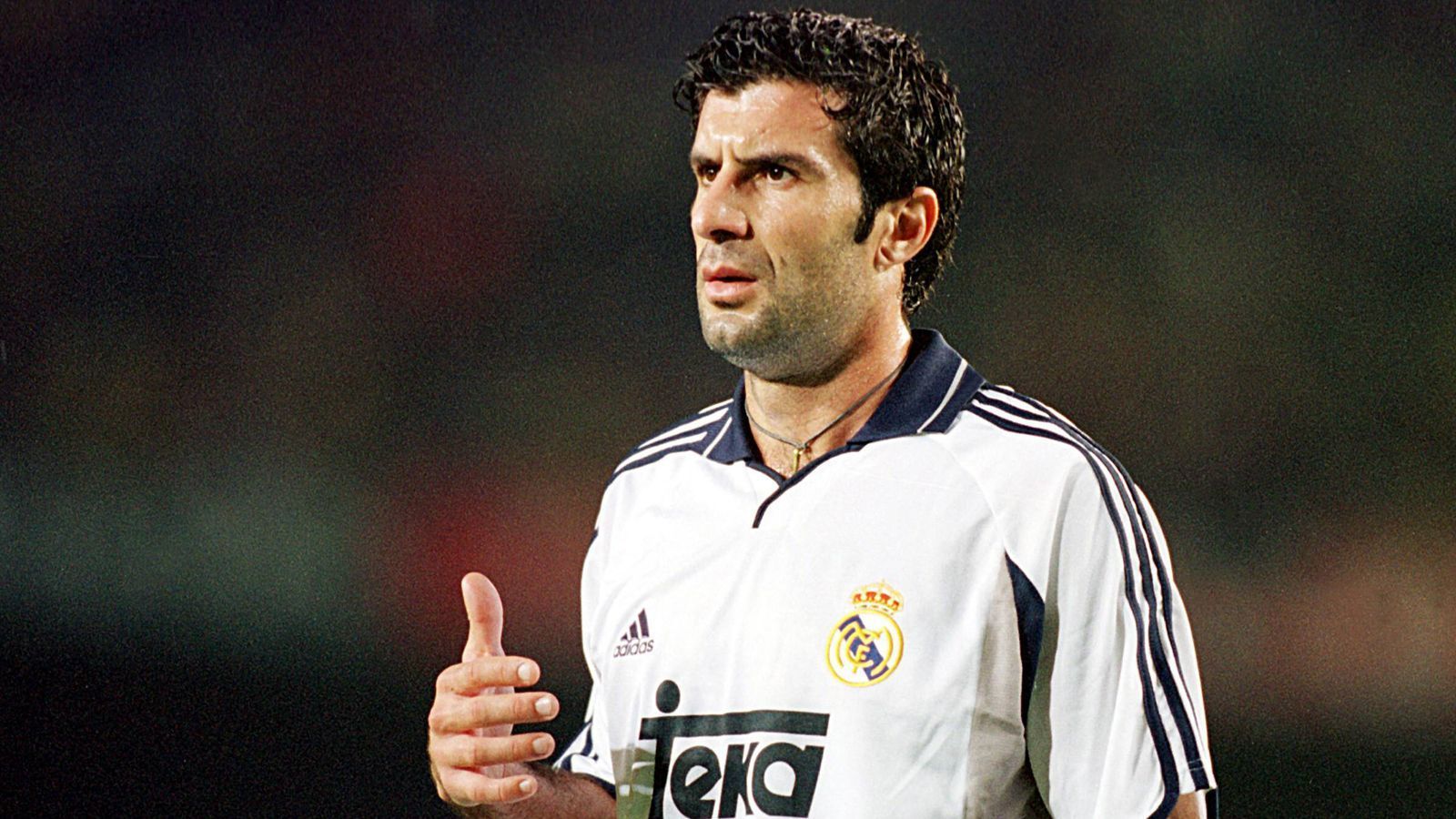 <strong>2000: Luis Figo (FC Barcelona / Real Madrid)</strong><br>- 2. Platz:&nbsp;Zinedine Zidane (Juventus Turin)<br>- 3. Platz:&nbsp;Andriy Shevchenko (AC Mailand)