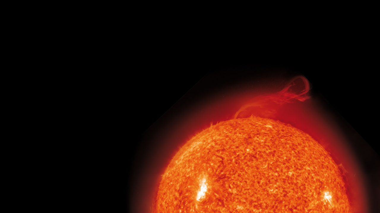 Damit fängt alles an: Die Sonne schleudert Plasma, ein Gasgemisch aus elektrisch geladener Teilchen, in den Weltraum.