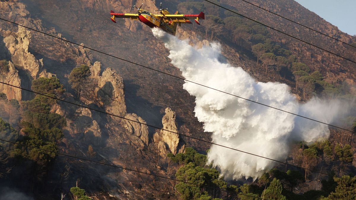 Waldbrand in Süditalien: Feriendorf evakuiert