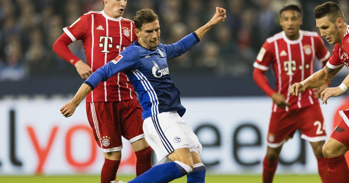 
                <strong>Leon Goretzka (FC Schalke 04)</strong><br>
                Leon Goretzka (FC Schalke 04): Der Nationalspieler ist auf der rechten Offensivseite präsenter als in der Zentrale. Er holt immer wieder den Ball aus dem Mittelfeld und kommt zu ein paar ansehnlichen Torchancen. Nach Zuspiel von Amine Harit hat der 22-Jährige die größte Möglichkeit für die Schalker, kann den Ball aber nicht im Bayern-Kasten unterbringen. ran-Note: 2
              
