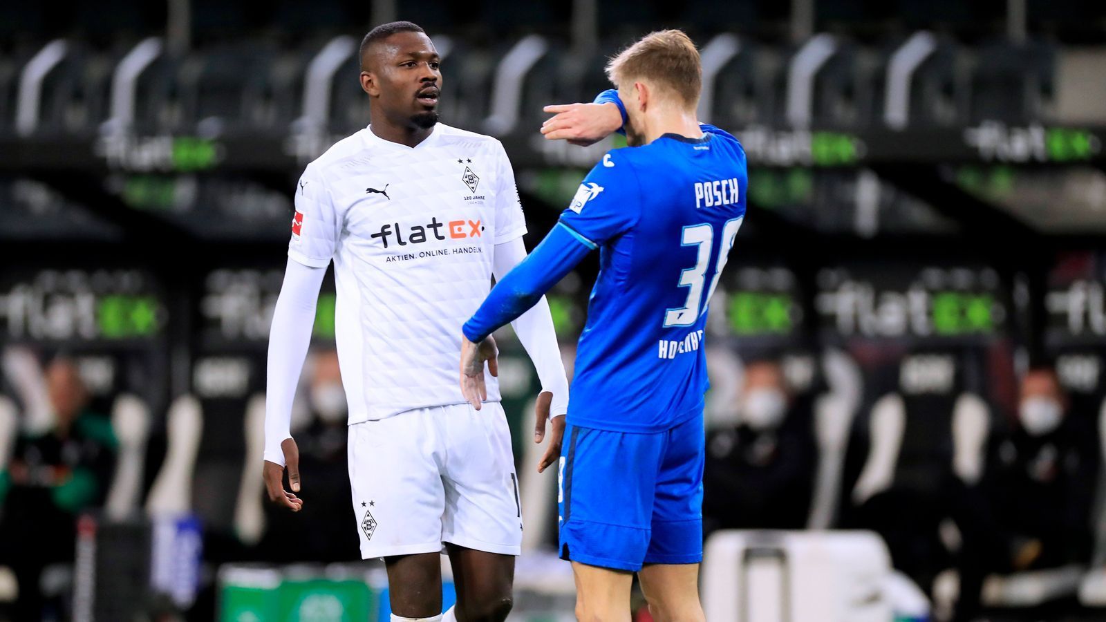 <strong>Platz 16: Marcus Thuram (Borussia Mönchengladbach) </strong><br>
                • Strafe: 40.000 Euro<br>Nachdem der Franzose im Bundesligaspiel gegen die TSG Hoffenheim Gegenspieler Stefan Posch anspuckte, wurde der Torjäger gleich dreifach bestraft: Von der Liga gab es fünf Spiele Sperre und 40.000 Euro Geldstrafe. Vom Verein wurde angeblich ein Monatsgehalt gekürzt. Die Summe ist unbekannt, weswegen Thuram eigentlich im Ranking sogar noch weiter oben stehen sollte.