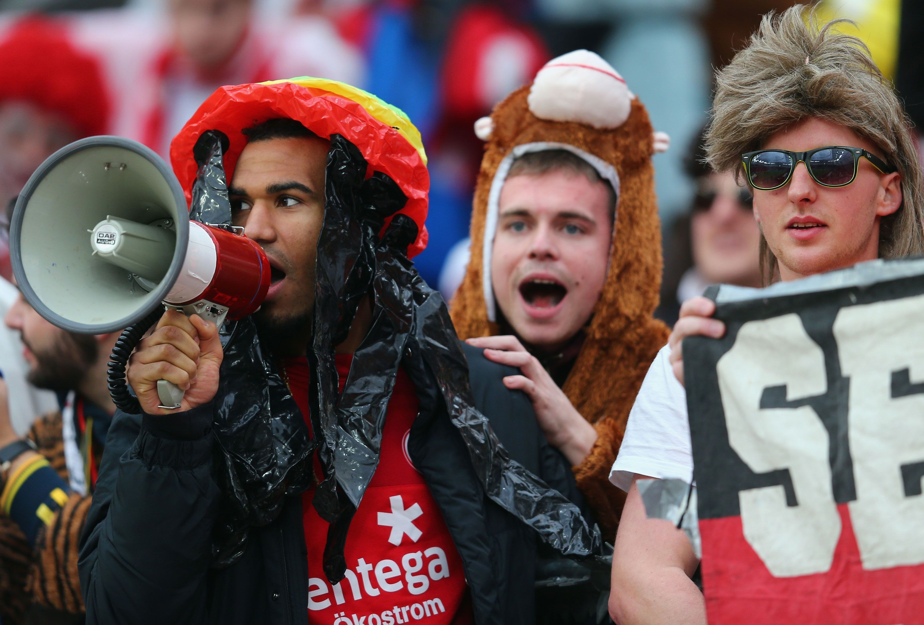 
                <strong>TOP: Eric Maxim Choupo-Moting</strong><br>
                Karneval in Mainz - nicht nur dank des genialen Hackentricks von "Rastamann" Eric Maxim Choupo-Moting, der seinen FSV Mainz 05 nicht nur zum 1:0-Auswärtssieg bei Bayer 04 Leverkusen, sondern auch auf Platz sechs der Tabelle geschossen hat.
              