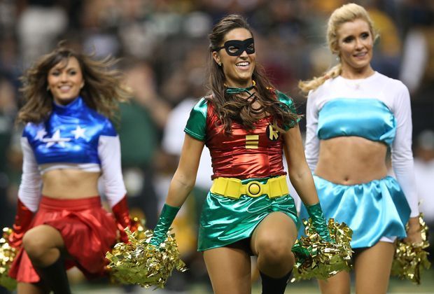 
                <strong>New Orleans Saints - Green Bay Packers 44:23</strong><br>
                Ja ist denn heut' schon Halloween? In New Orleans sind sie offenbar der Ansicht, dass es Zeit ist, sein Halloween-Kostüm zu tragen. Den Cheerleadern steht es sichtlich sehr gut. Ob als weiblicher Robin, ... 
              