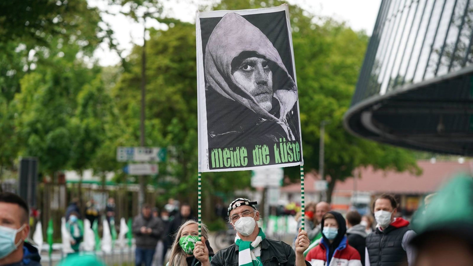 
                <strong>Bremen: Die Hoffnung ruht auf Thomas Schaaf</strong><br>
                An der Weser trägt die Hoffnung einen Namen: Thomas Schaaf.
              