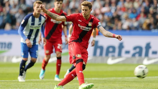 
                <strong>Stefan Kießling (Bayer Leverkusen)</strong><br>
                Aufgrund anhaltender Hüftbeschwerden dürfte Leverkusens Torjäger Stefan Kießling seine Schuhe im Sommer 2018 an den Nagel hängen. Im Laufe des Herbstes berichtete der "Kicker" sogar, dass ein Ende von Kießlings Laufbahn im Winter möglich wäre. In der Saison 2017/18 kam der frühere Nürnberger nur zur drei Kurzeinsätzen für die "Werkself". Insgesamt lief der 33-Jährige 439 Mal für Leverkusen auf und erzielte dabei 162 Treffer.
              