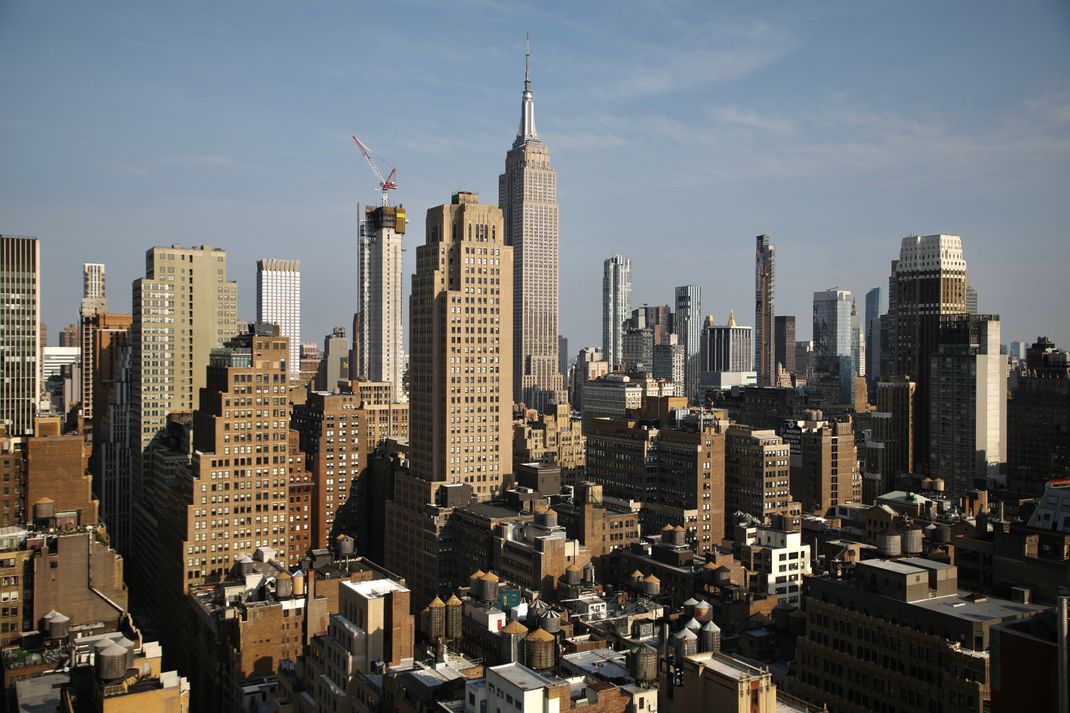 Das Empire State Building (Mitte) zeichnet sich durch die charakteristische Spitze aus. (Symbolbild)