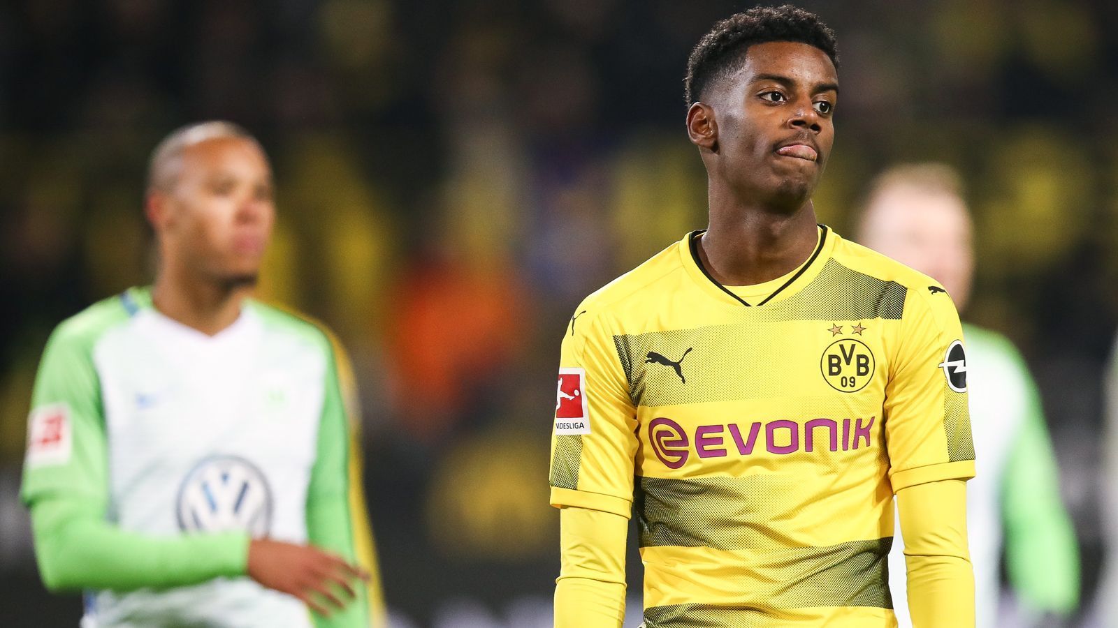 
                <strong>Alexander Isak (Borussia Dortmund)</strong><br>
                Ein Leihkandidat beim BVB soll Stürmer Alexander Isak sein. Der 18-Jährige kam in der zurückliegenden Saison nicht an den Star-Stürmern Pierre-Emerick Aubameyang (in der Hinrunde) und Michy Batshuayi (in der Rückrunde) vorbei und soll nun erst einmal bei einem anderen Klub regelmäßige Spielpraxis sammeln. Isaks Vertrag beim BVB läuft noch bis zum Sommer 2022.
              