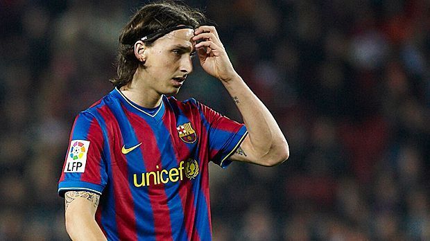 
                <strong>Zlatan Ibrahimovic zum FC Barcelona</strong><br>
                Zu einem Mega-Transferflop kam es im Jahr 2009: Zlatan Ibrahimovic spielte zu dieser Zeit bei Inter Mailand. Die Italiener bekamen ein lukratives Angebot vom FC Barcelona: Etwa 42 Millionen Euro Ablöse plus ...
              