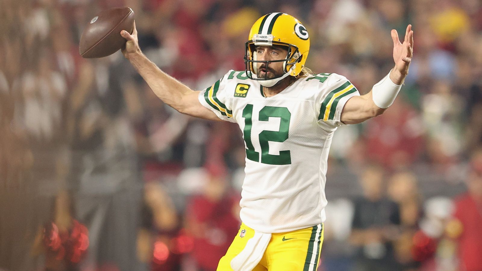 
                <strong>Verlierer: Aaron Rodgers (Green Bay Packers)</strong><br>
                Doch dass Aaron Rodgers überhaupt auf seiner Couch saß und nicht im kalten Missouri spielte, war er gänzlich selber Schuld. Er verweigerte sich im Sommer der Covid-19-Impfung und wollte die Medien sowie die NFL mehr oder weniger hinters Licht führen, zudem setzte sich Rodgers in einem Anfall von Arroganz über die Corona-Regeln der Liga hinweg. Nun hat er sich mit dem Virus angesteckt und muss dem Team mindestens zehn Tage fern bleiben, sein Einsatz gegen die Seattle Seahawks steht auf der Kippe und sowohl ihm als auch den Packers drohen harte Strafen. Das könnte den Packers zudem den ersten Platz in der NFC gekostet haben.
              