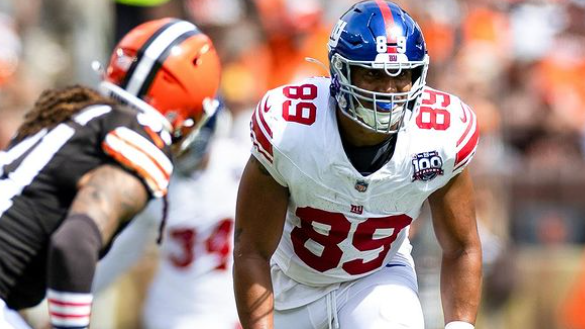 <strong>Jakob Johnson (New York Giants)</strong><br>Die Achterbahnfahrt der Gefühle für Fullback Jakob Johnson geht weiter. Nach dem Sieg über die Cleveland Browns wurde er am Dienstag zunächst entlassen, am Mittwoch aber wieder in den Practice Squad der Giants aufgenommen. Nun stand er im <a target="_blank" href="https://www.ran.de/sports/american-football/nfl/news/nfl-dallas-cowboys-schlagen-new-york-giants-zum-auftakt-in-woche4-437840">Thursday Night Game gegen Dallas</a>&nbsp;im aktiven Kader und bekam bei der 15:20-Pleite sogar Einsatzzeit.