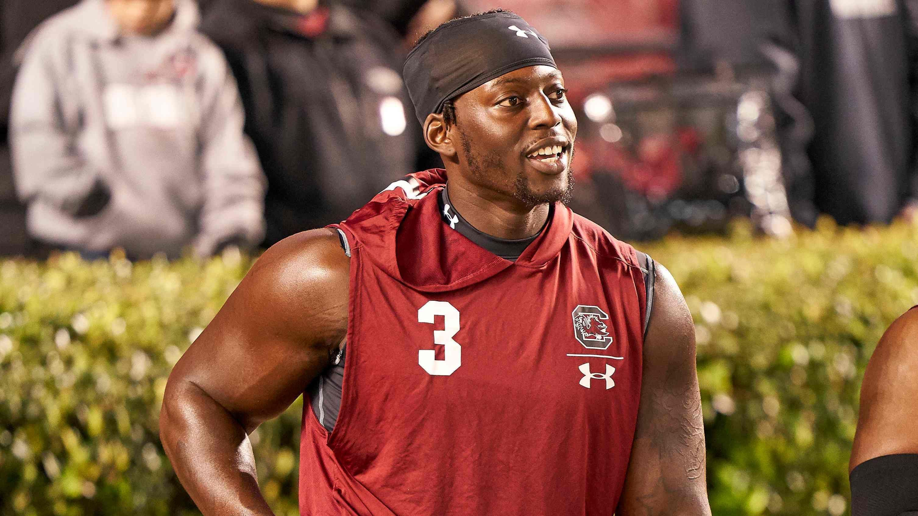 
                <strong>14. Pick - Javon Kinlaw  (San Francisco 49ers) </strong><br>
                 - Vertrag unterschrieben: Ja - Signing Bonus: 8.824.503 US-Dollar - Gesamtgehalt: 15.488.691 US-Dollar
              