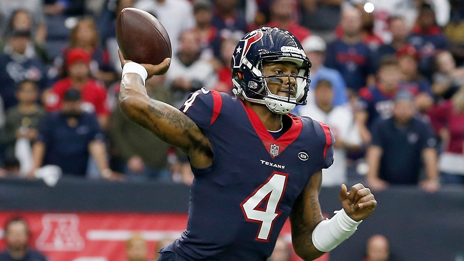 
                <strong>Deshaun Watson (Houston_Texans)</strong><br>
                Gesamtwertung: 82Spielverständnis: 77Wurfkraft: 89Genauigkeit kurze Pässe: 87Genauigkeit mittlere Pässe: 85Genauigkeit lange Pässe: 84
              