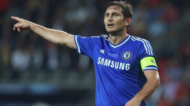 
                <strong>Frank Lampard (Karriereende)</strong><br>
                Ab dem sechsten Lebensjahr schnürte er die Schuhe für die Jugendakademie von West Ham United. Sein Vater war damaliger Assistenzcoach der ersten Mannschaft und lotste seinen Schützling direkt zu den Hammers. Hier durchlief Lampard alle Jugendmannschaften, bevor er mit 23 Jahren für 16 Millionen zum FC Chelsea wechselte. 
              