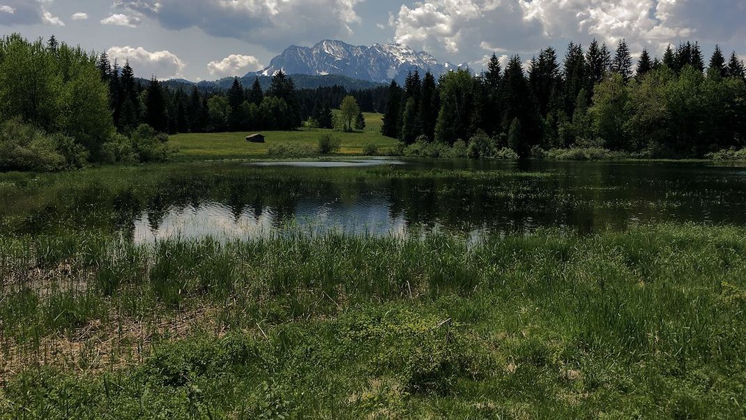 Der Tennsee im bayerischen Krün liegt zeitweise trocken.