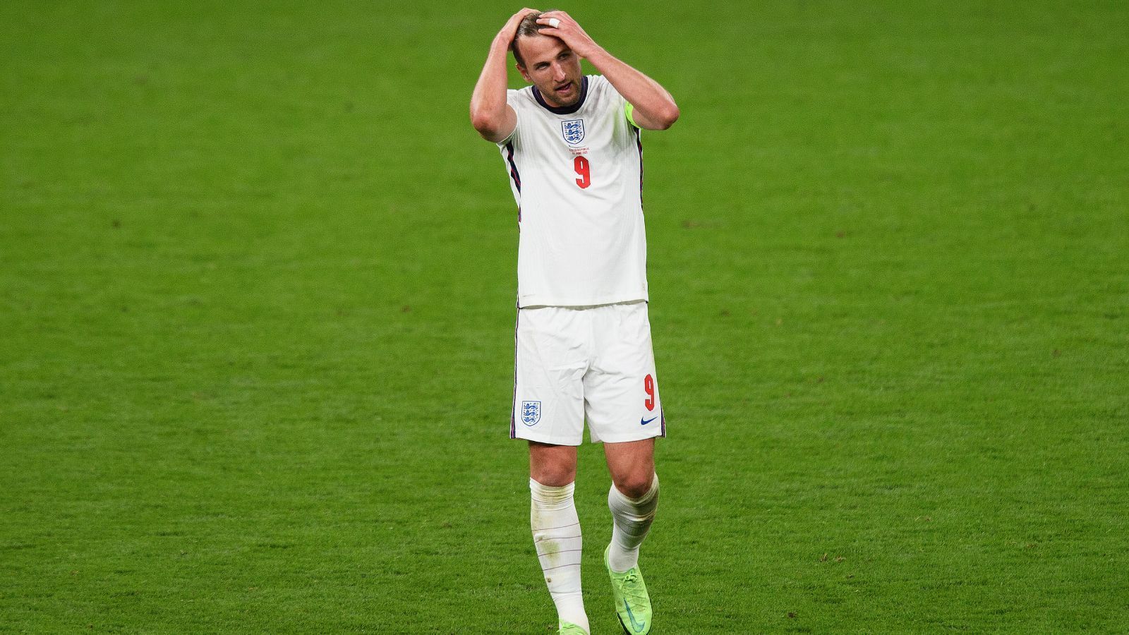 
                <strong>England</strong><br>
                Der deutsche Gegner im Achtelfinale ist England. Klar, die holten drei Punkte mehr in der Gruppenphase, einer, bei allem Respekt vor Tschechien, Schottland und Kroatien, einfacheren Gruppe. Überzeugend war das trotzdem nicht: Lediglich zwei Tore brachte England trotz aller Offensivpower zu Stande. Auch wenn England noch ohne Gegentreffer ist, in das Duell mit Deutschland gehen die "Three Lions" nicht gerade mit der breitesten Brust.
              