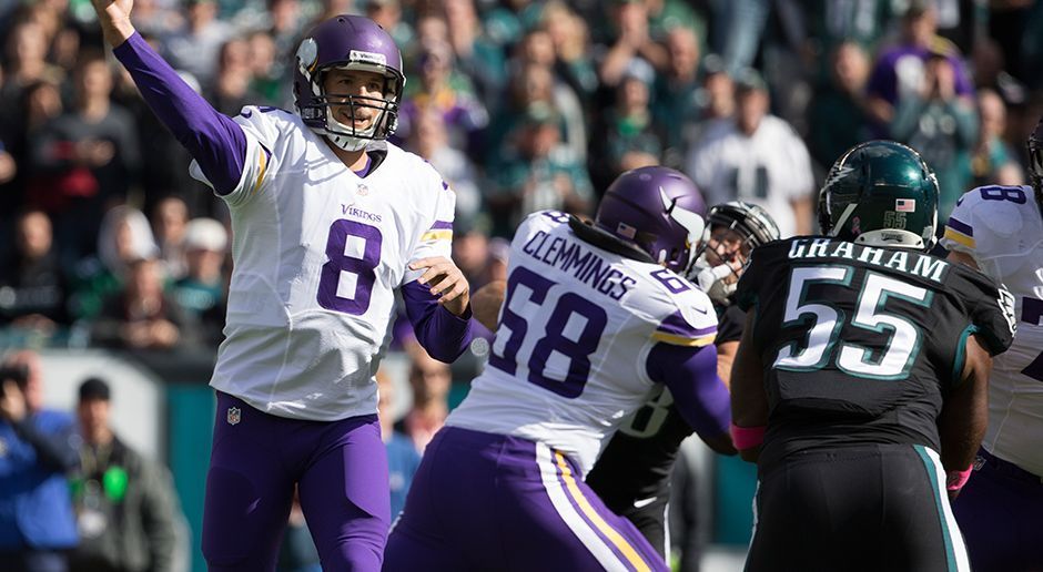 
                <strong>Vikings Offensive-Line</strong><br>
                Verlierer: Offenive-Line der Minnesota Vikings. Phil Loadholt: Karriereende kurz vor Saisonbeginn. Matt Kalil und Andre Smith: Auf der IR-Liste. Den Minnesota Vikings fehlt es an Tackles. T.J. Clemmings ist momentan laut dem Pro Football Focus der schlechteste Tackle der Liga. Bei der 10:21-Niederlage am Sonntag gegen Philadelphia brachen die Eagles-Verteidiger mehrfach durch, sackten Sam Bradford sechsmal und erzwangen insgesamt vier Fumbles.
              