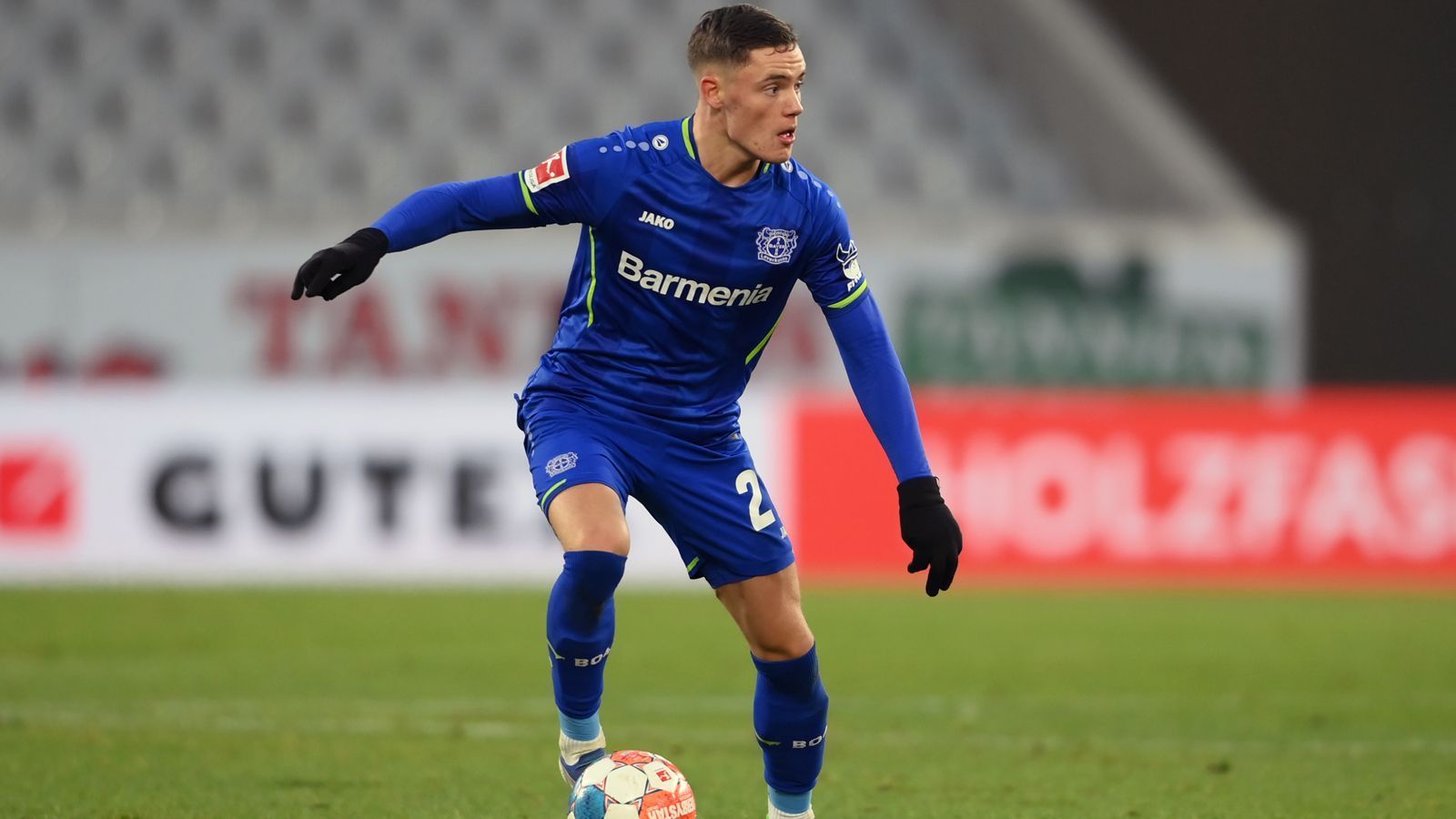 
                <strong>Platz 5: Florian Wirtz (Bayer Leverkusen)</strong><br>
                Geschätzter Transferwert: 133 Millionen Euro - Alter: 18 Jahre - Position: Offensiver Mittelfeldspieler - Vertrag bis: 2026
              