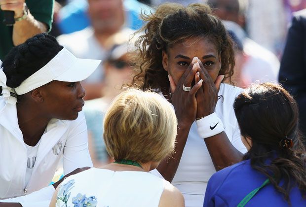 
                <strong>Wimbledon-Schock! Serena taumelt über den Rasen</strong><br>
                Serena Williams konnte ihre Tränen nicht mehr zurückhalten. Sie musste das Doppel mit ihrer Schwester Venus von einem Virus schwer gezeichnet aufgeben.
              