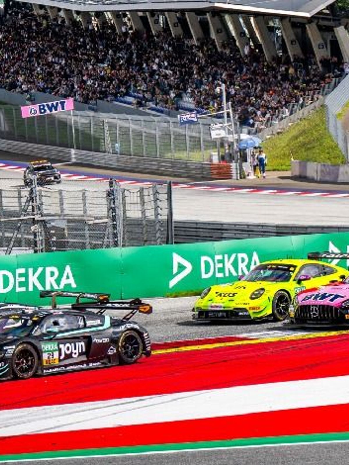 Nach dem Start: Thomas Preining und Lucas Auer im Kampf um Platz vier