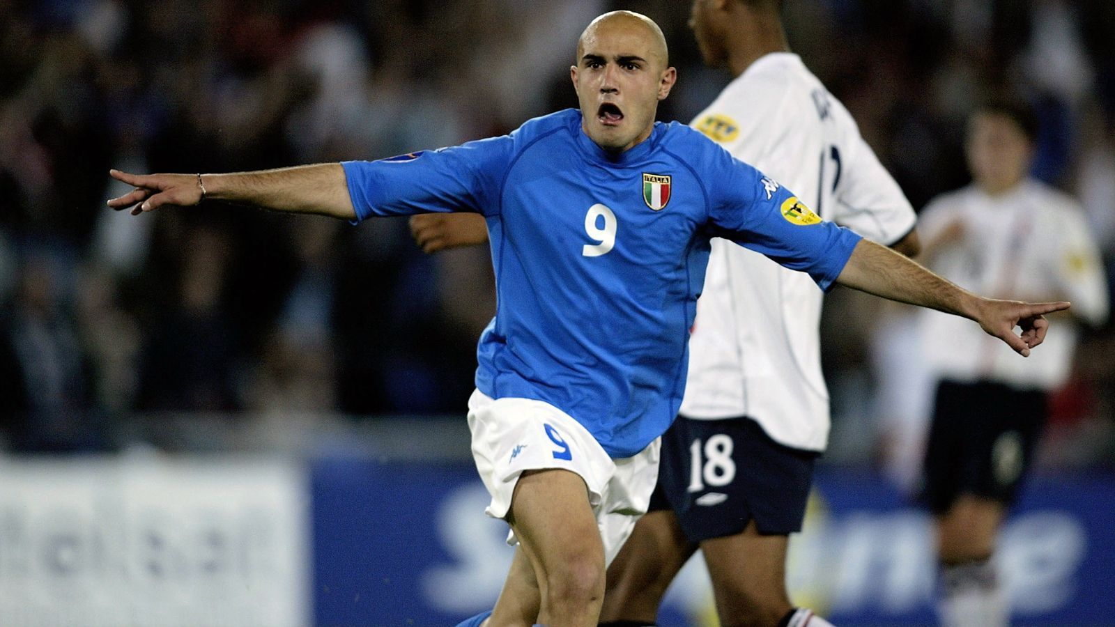 <strong>2002: Massimo Maccarone (Italien)</strong><br><strong>Turniertore:</strong> 3<br><strong>A-Länderspiele-/Tore:</strong> 2/0<br><strong>Erfolge:</strong> Englischer Ligapokalsieger (FC Middlesbrough)<br><strong>Letzter Verein:</strong> Carrarese
