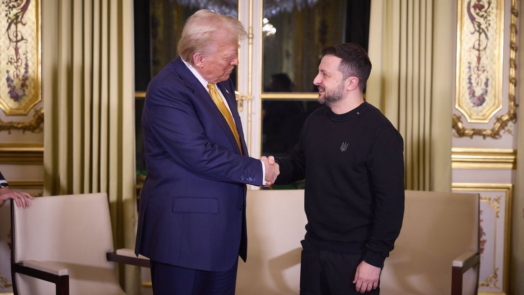 Wolodymyr Selenskyj (rechts) 2024 zu Besuch bei Donald Trump.