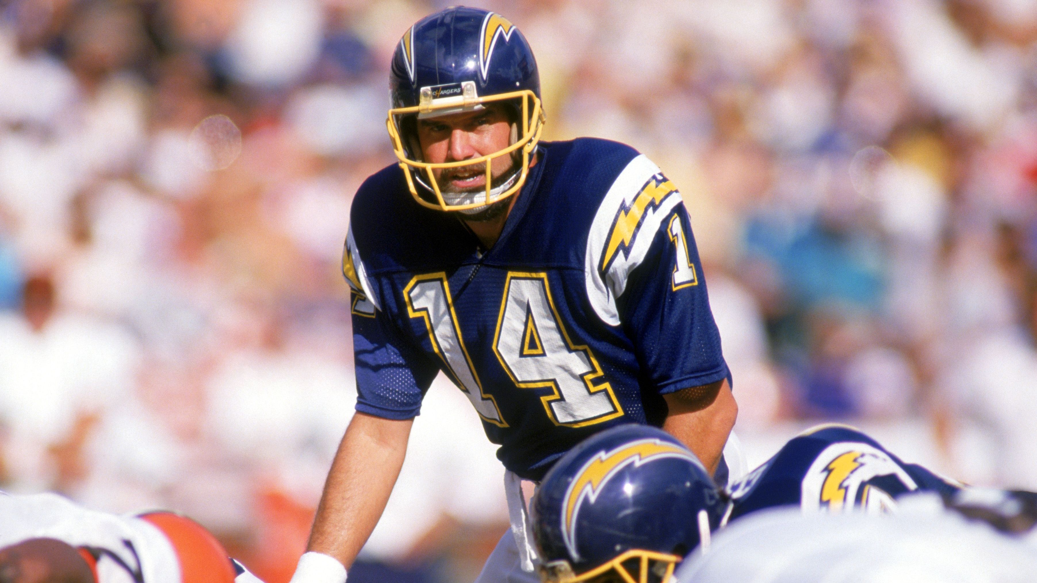 <strong>14: Dan Fouts</strong><br>Team: San Diego Chargers<br>Position: Quarterback<br>Erfolge: Pro Football Hall of Famer,&nbsp;NFL MVP 1982,&nbsp;sechsmaliger Pro Bowler<br>Honorable Mention: Don Hutson, Stefon Diggs