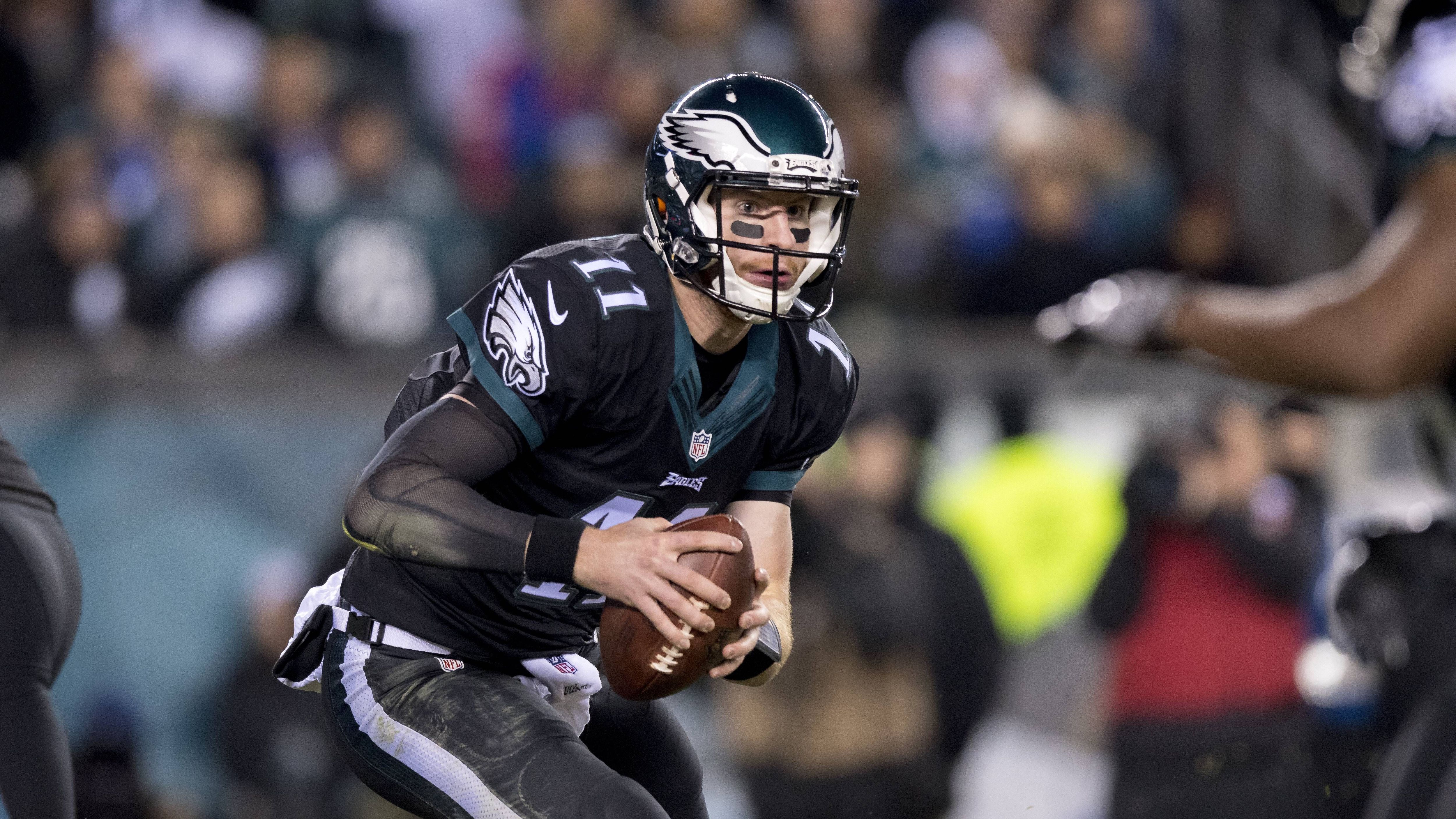 <strong>Carson Wentz (Philadelphia Eagles) - 2016</strong><br>Einen starken Einstand feierte Wentz 2016 mit den Eagles, als ein lockerer Sieg gegen die Browns gelang. In seinem zweiten Jahr gewann er mit Philly den Super Bowl. Danach ging die Karriere allerdings bergab. Immer wieder kamen Verletzungen dazwischen. Aktuell ist er ohne Team.