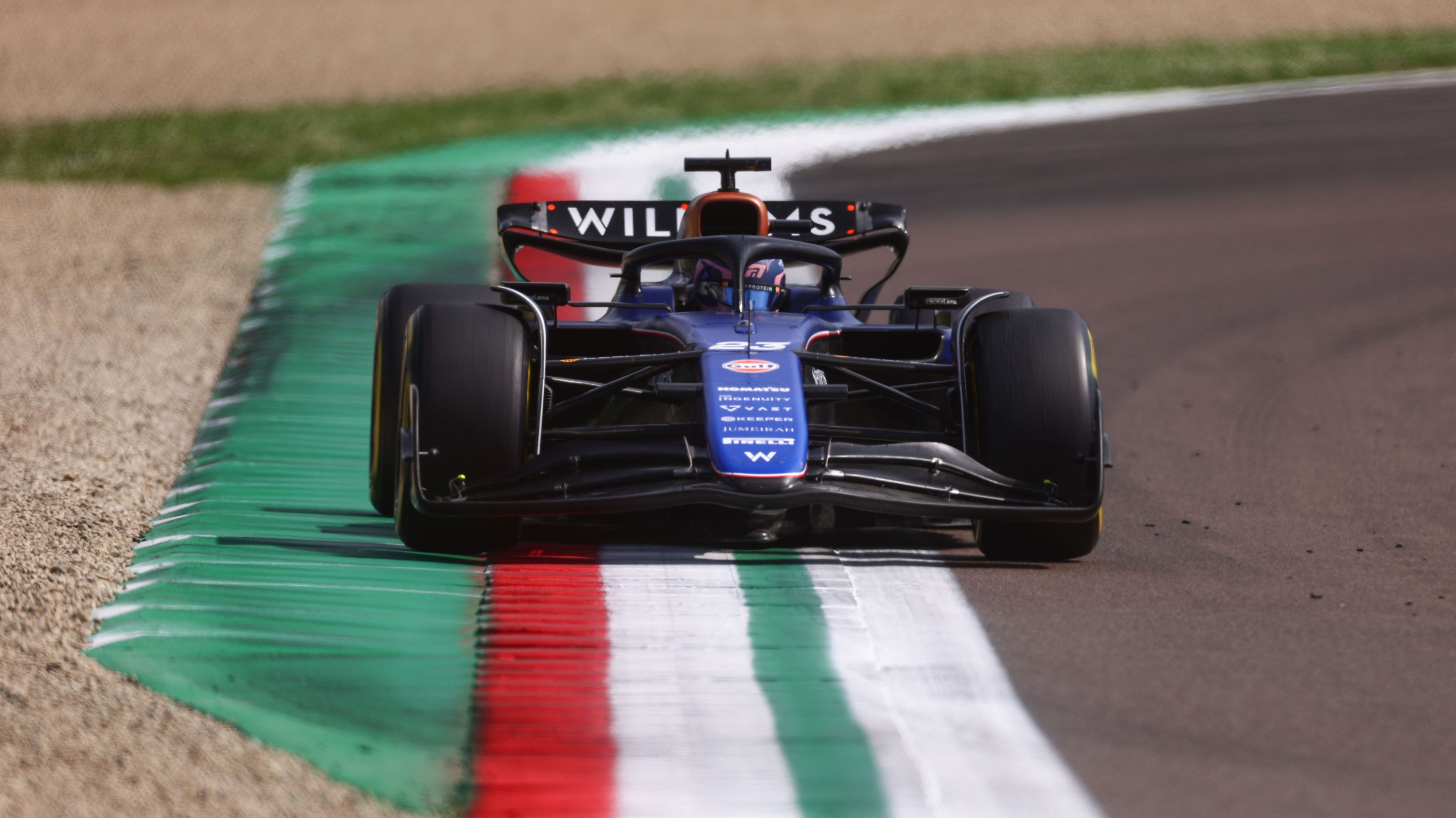 <strong>Verlierer: Alexander Albon</strong><br>Vor dem Imola-Wochenende unterschrieb Alex Albon einen neuen Vertrag bei Williams. Ob das eine gute Idee war? Zumindest erlebte der Thailänder einen Sonntag zum Vergessen. Nach dem ersten Boxenstopp war sein Rad nicht fest, er schlich um den Kurs und kassierte auch noch eine Strafe. Später stellte er seinen Boliden dann komplett ab.