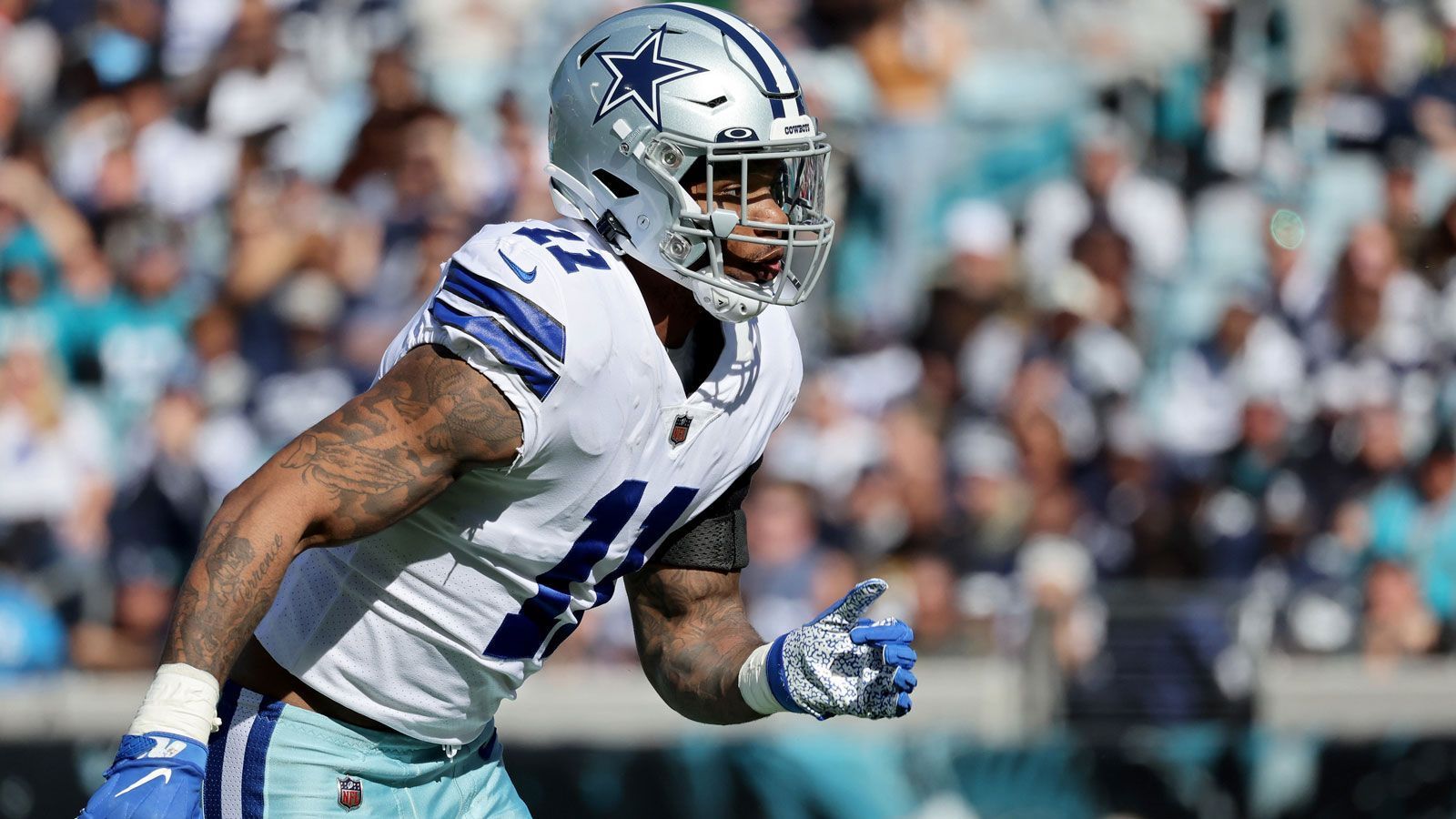 
                <strong>Geteilter 2. Platz: Dallas Cowboys</strong><br>
                &#x2022; Anzahl der Nominierungen: 7<br>&#x2022; Nominierte Spieler: CeeDee Lamb (WR), Tony Pollard (RB), Zach Martin (G), DeMarcus Lawrence (DE), Micah Parsons (OLB, im Bild), Trevon Diggs (CB), KaVontae Turpin (RS)<br>
              
