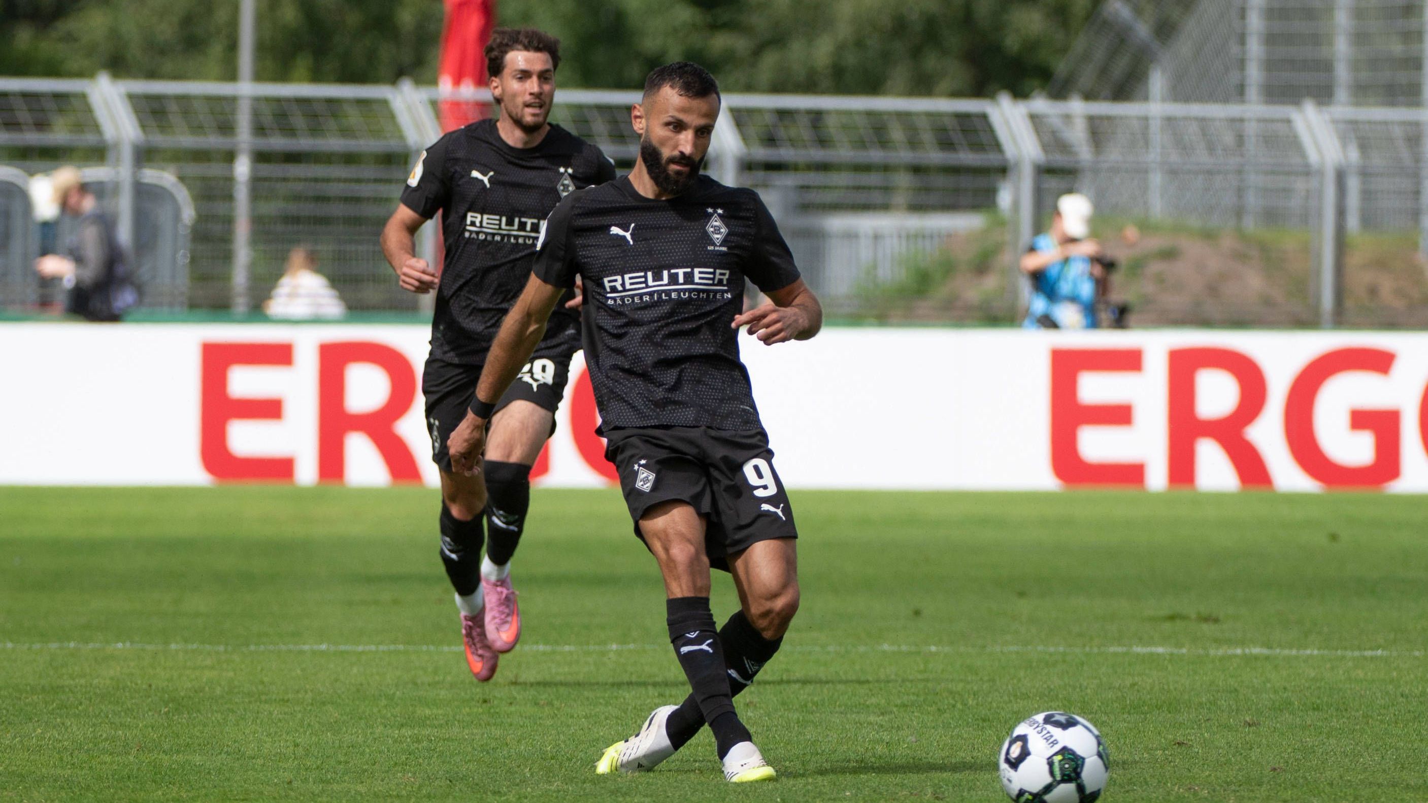 <strong>Platz 11 - Borussia Mönchengladbach</strong><br>Einnahmen National: 45.493.477 Euro<br>Einnahmen International: 5.473.120 Euro<br><strong>Gesamt: 50.966.597 Euro</strong>