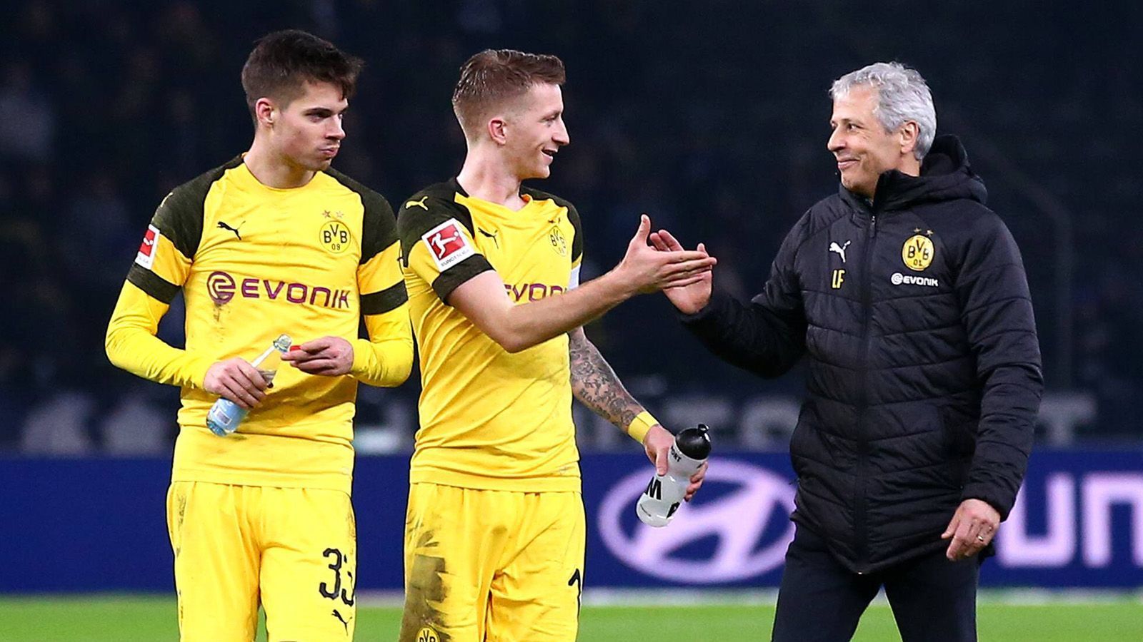 
                <strong>Der BVB plant die Zukunft </strong><br>
                Borussia Dortmund bastelt parallel zum Titelzweikampf mit dem FC Bayern bereits an der Zukunft. Damit der BVB den Bayern auch in den kommenden Jahren Paroli bieten kann, laufen bereits die Planungen für die Saison 2019/20 und darüber hinaus. "Ich bin sehr optimistisch, dass wir im nächsten Spieljahr – gemessen an unserer heutigen Qualität – eine noch stärkere Mannschaft haben werden. Dies gilt unabhängig von möglichen Neuzugängen", sagte Dortmunds Vorstandsvorsitzender Hans-Joachim Watzke (59) gegenüber der "Sport Bild". ran.de zeigt, wie der BVB die Zukunft plant.
              