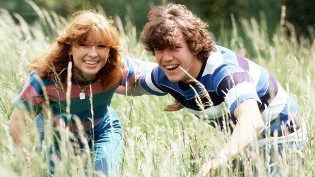 
                <strong>Lothar Matthäus anno 1981</strong><br>
                Wilde Mähne und schelmischer Blick: 1981 durfte sich der aufstrebende Jungprofi von Borussia Mönchengladbach schon Europameister nennen. Kein Wunder, dass Lothar Matthäus und seine damalige Frau Sylvia Anfang der 80er Jahre  gefragte Fotomodelle waren. 
              