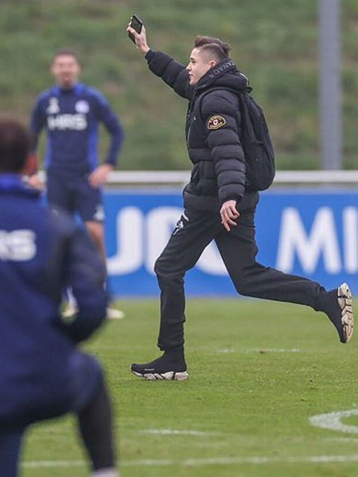 Schalke Training Fans Platzsturm