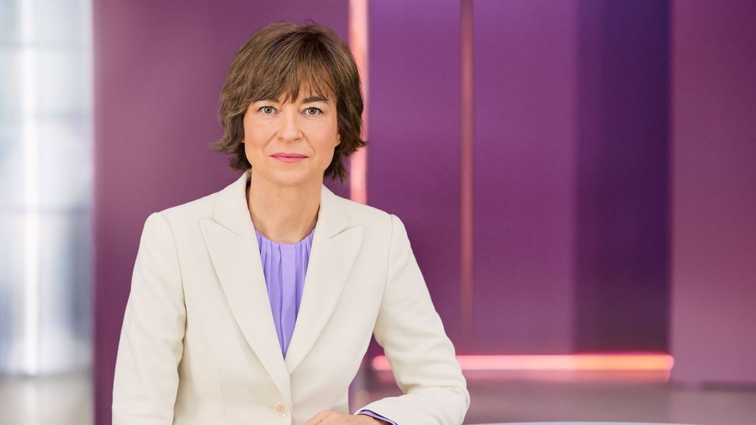 Journalistin und Moderatorin Maybrit Illner im Studio ihrer ZDF-Talkshow.