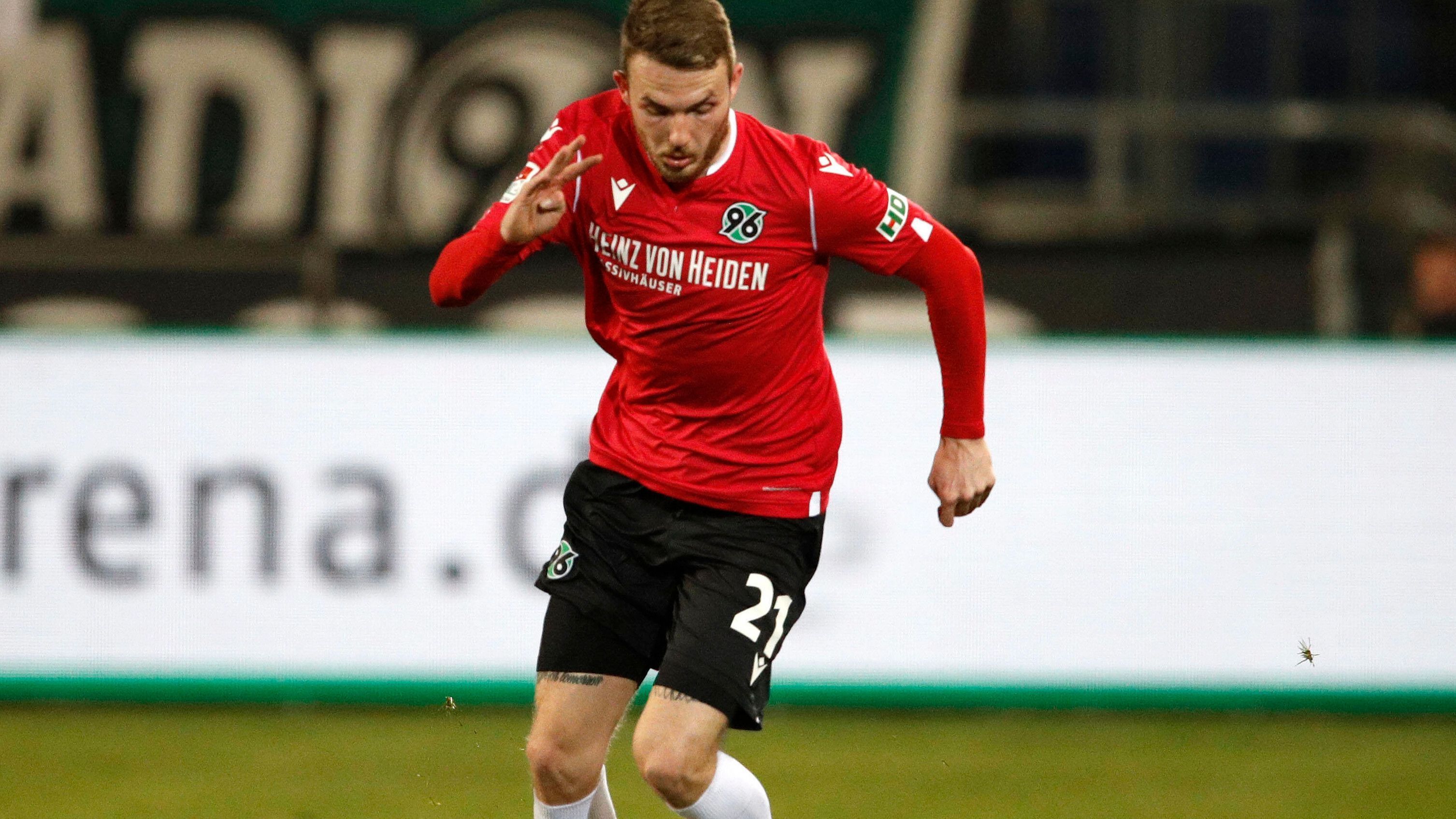 
                <strong>Hannover 96</strong><br>
                eSportler Marcel Deutscher geht ins Rennen. Der Profi für den anstehenden Spieltag steht noch nicht fest. Zuletzt zockte Julian Korb für die 96er.
              