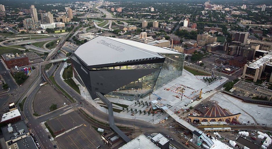 
                <strong>Das U.S. Bank Stadium</strong><br>
                Zum Start der abgelaufenen Saison wurde die neue Spielstätte der Minnesota Vikings eingeweiht. Schon der Super Bowl 2018 wird in den U.S. Bank Stadium ausgetragen. ran.de wirft einen genaueren Blick auf das neue Stadion.
              