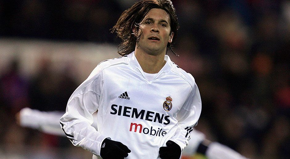 
                <strong>Santiago Solari</strong><br>
                2000 von Atletico zu Real gewechselt (von Januar 99 bis 00 bei Atletico und von 00 bis 05 bei Real)
              