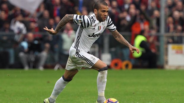 
                <strong>Rechter Verteidiger - Dani Alves (Juventus Turin)</strong><br>
                Rechter Verteidiger - Dani Alves (Juventus Turin)
              