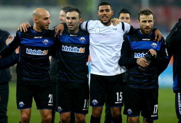 
                <strong>Platz 6: SC Paderborn - 25,32 Jahre</strong><br>
                In der höchsten Spielklasse Deutschlands braucht man Erfahrung. Das dachte sich auch der SC Paderborn und schickt sein Team mit einem Durchschnittsalter von 25,32 Jahren aufs Feld.
              