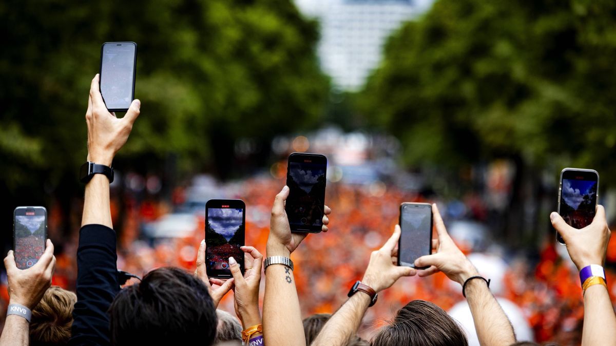 MUNICH - Dutch fans walk behind the Oranjebus during the fan walk to the Olympiastadion for the eighth final match at the European Championship, EM, Europameisterschaft of the Dutch national team, ...