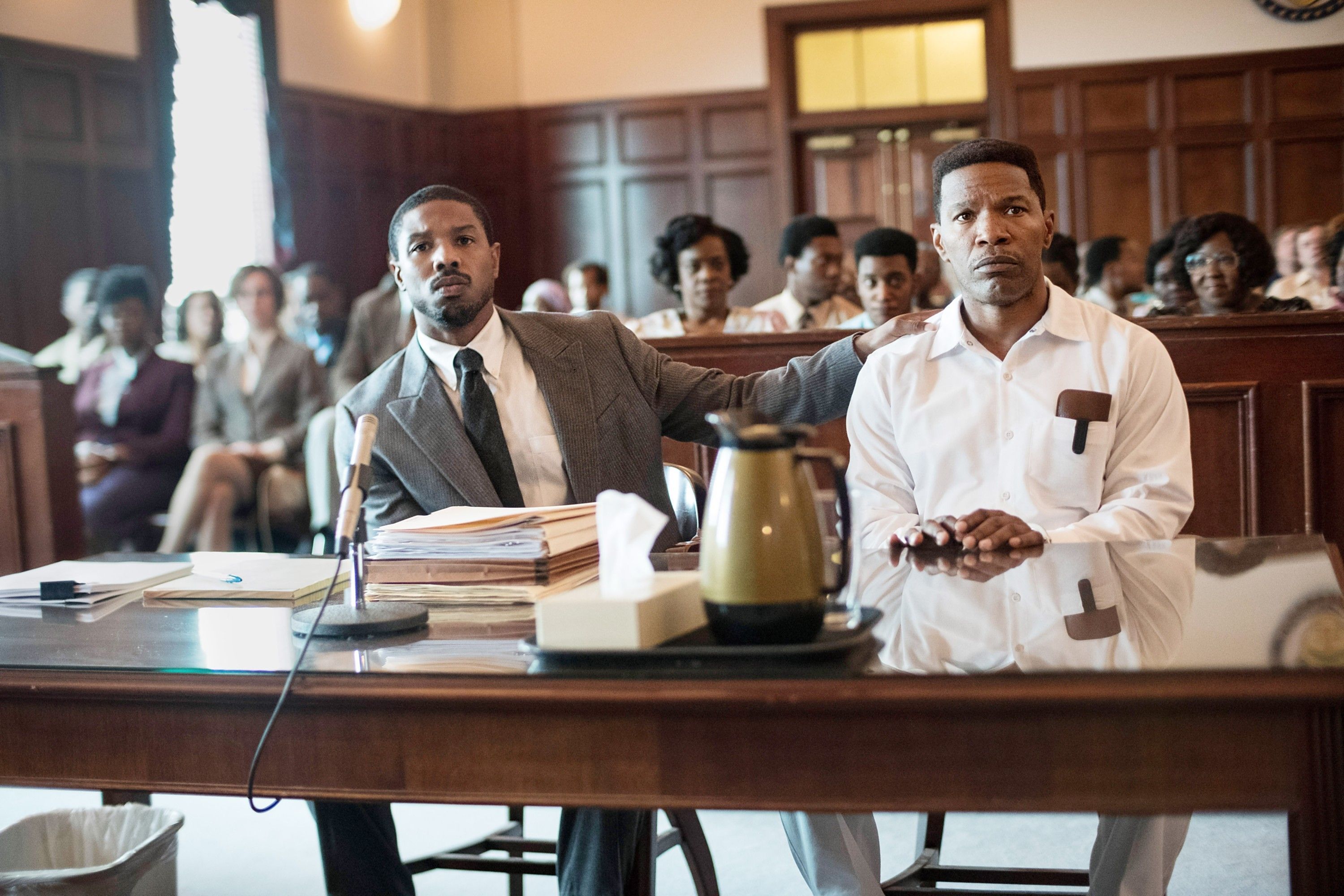 Just Mercy (2019): Der Gerichtsfilm von 2019 handelt von dem jungen afroamerikanischen Anwalt Bryan Stevenson und seiner Arbeit an Fällen mit zu Unrecht Verurteilten. Der Film erzählt auf ruhige und einfühlsame Weise die allgegenwärtige Rassendiskriminierung und die Inhumanität der Todesstrafe in den USA.