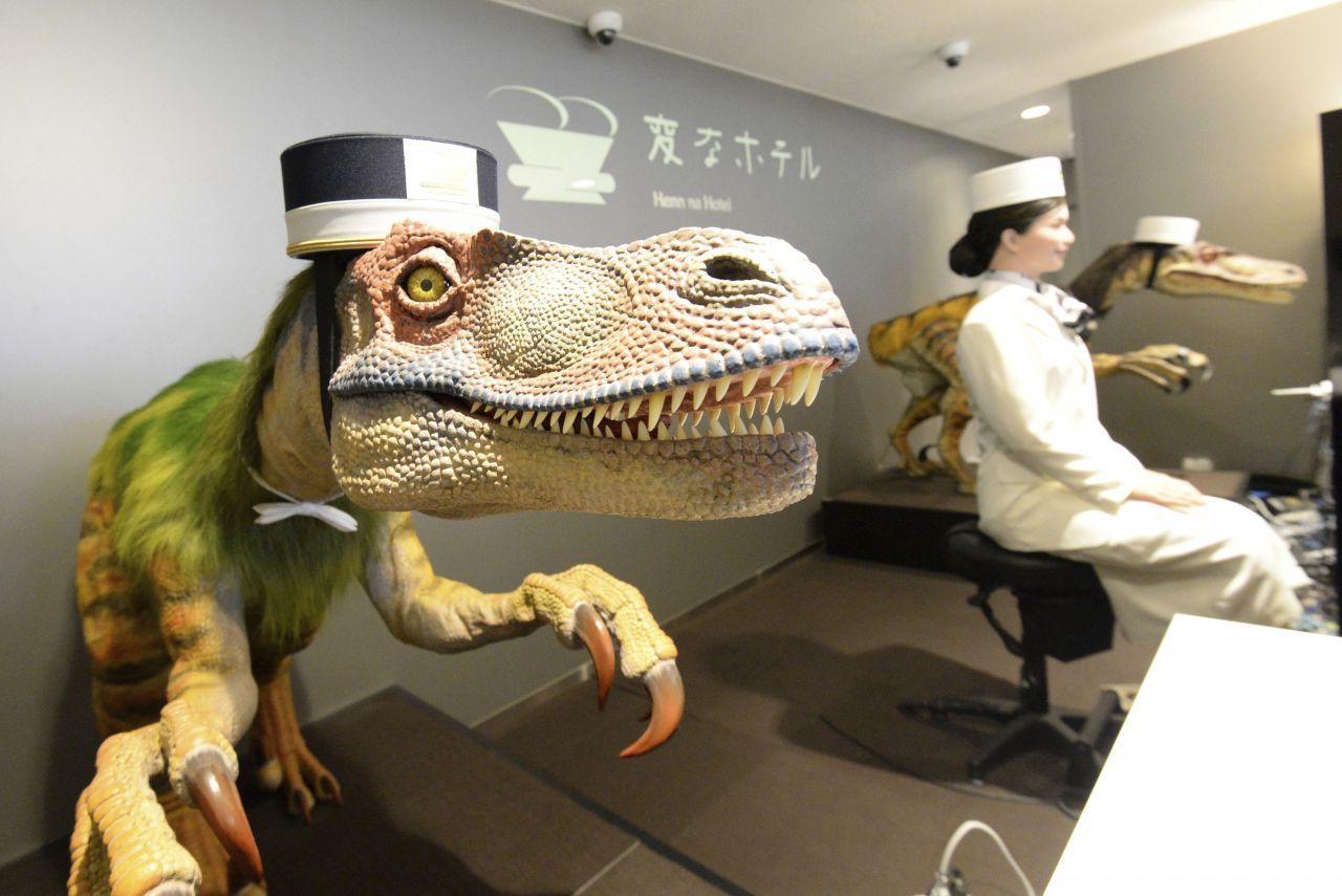 Das "Henn-na Hotel" in Japan eröffnete mit Dino-Robotern hinter der Rezeption.
