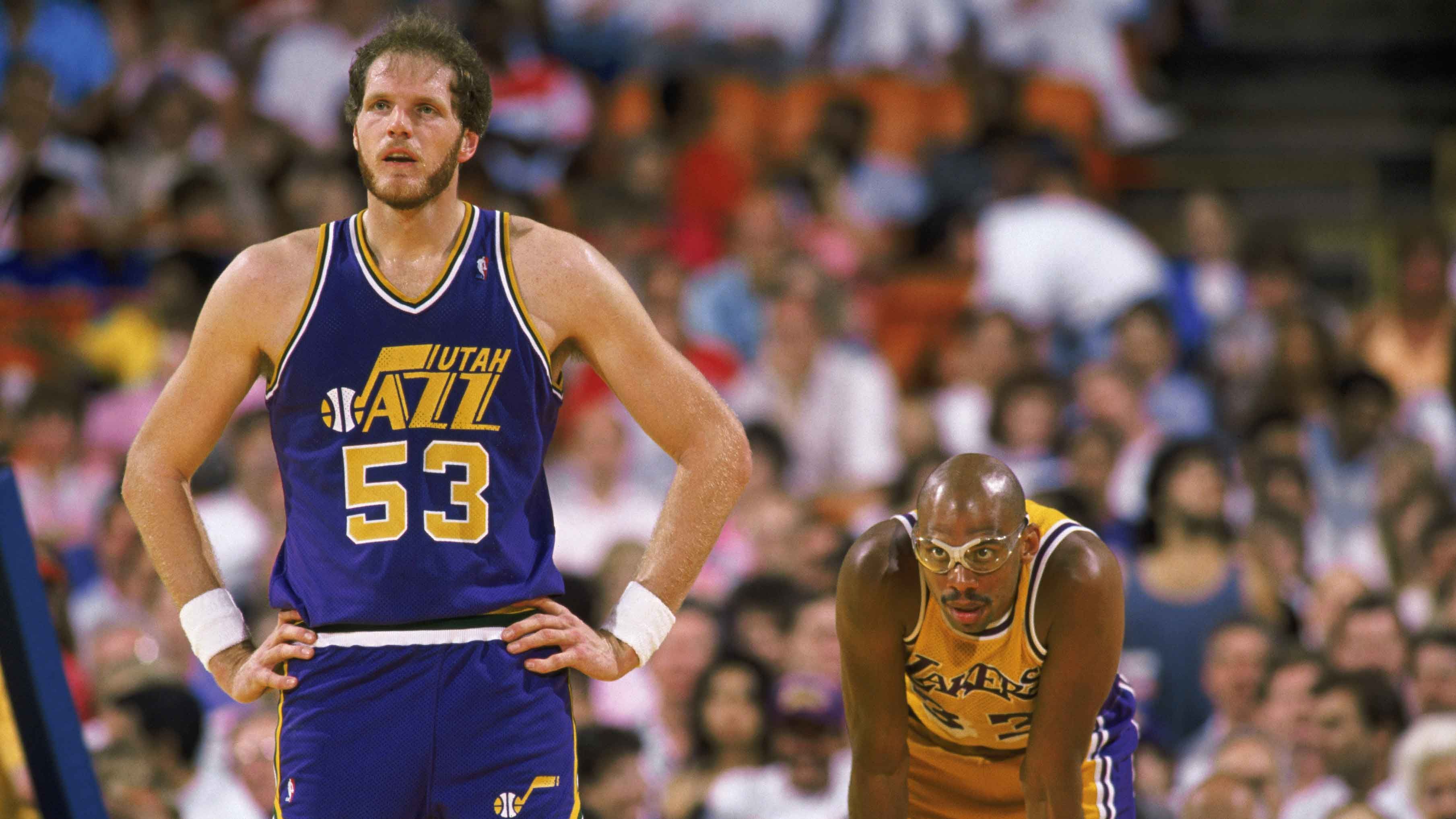 
                <strong>Platz 10 (geteilt): Mark Eaton</strong><br>
                • Größe: 2,24 Meter (US-Größe: 7 foot 4 inches)<br>• Team: Utah Jazz (1982-1993)<br>• Nationalität: USA<br>• Stats: 5.216 Punkte und 6.939 Rebounds in 875 Spielen<br>
              