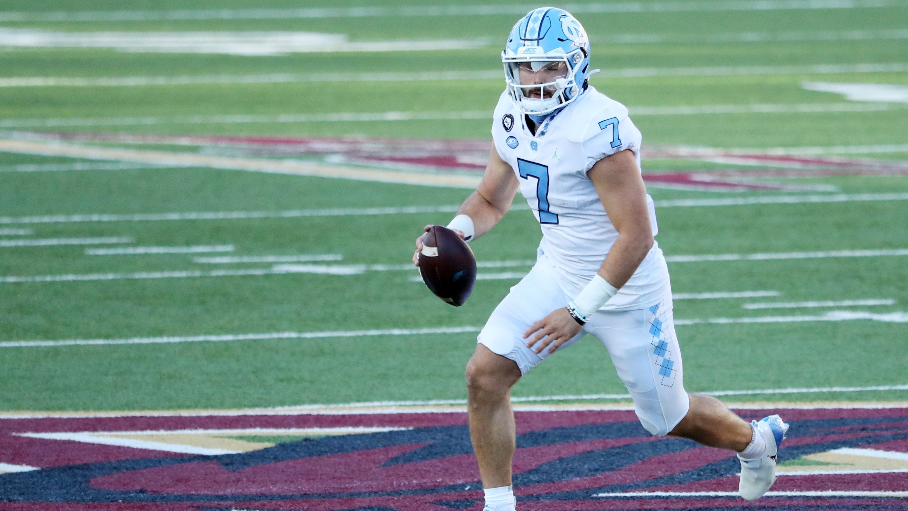 
                <strong>3. Sam Howell</strong><br>
                Position: Quarterback (North Carolina Tar Heels) - Quote: 5 (bei einem Einsatz von 10 Dollar gewinnt man 50 Dollar)
              