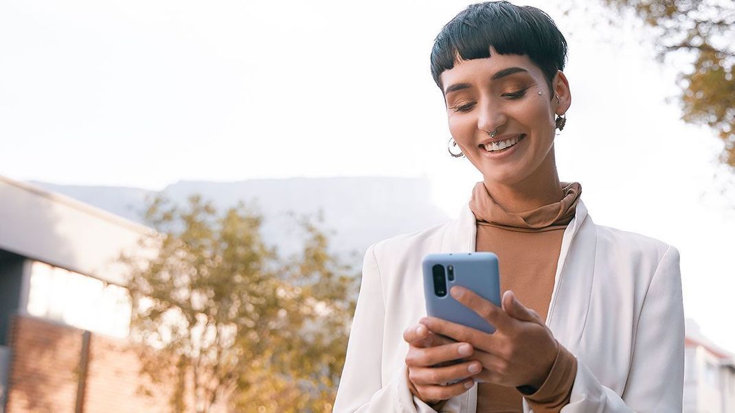 Lasst euch inspirieren von den schönsten Hairstyles und Looks mit angesagten Baby Bangs – die Looks der Stars findet ihr hier.